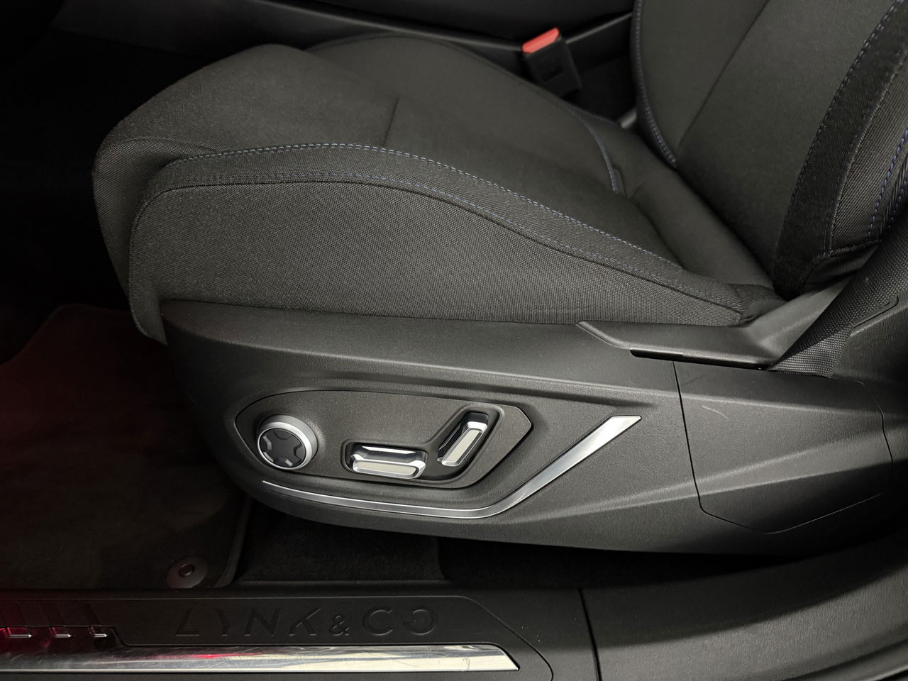 Lynk Co 01 1.5 | Panoramadak | 360° | Sfeerver. | Memory seats | LED | Virtual Cockpit | Carplay