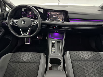 Volkswagen Golf 1.5 eTSI R-Line | Pano | Sfeerverl. | Camera | Trekhaak  | LED | Carplay