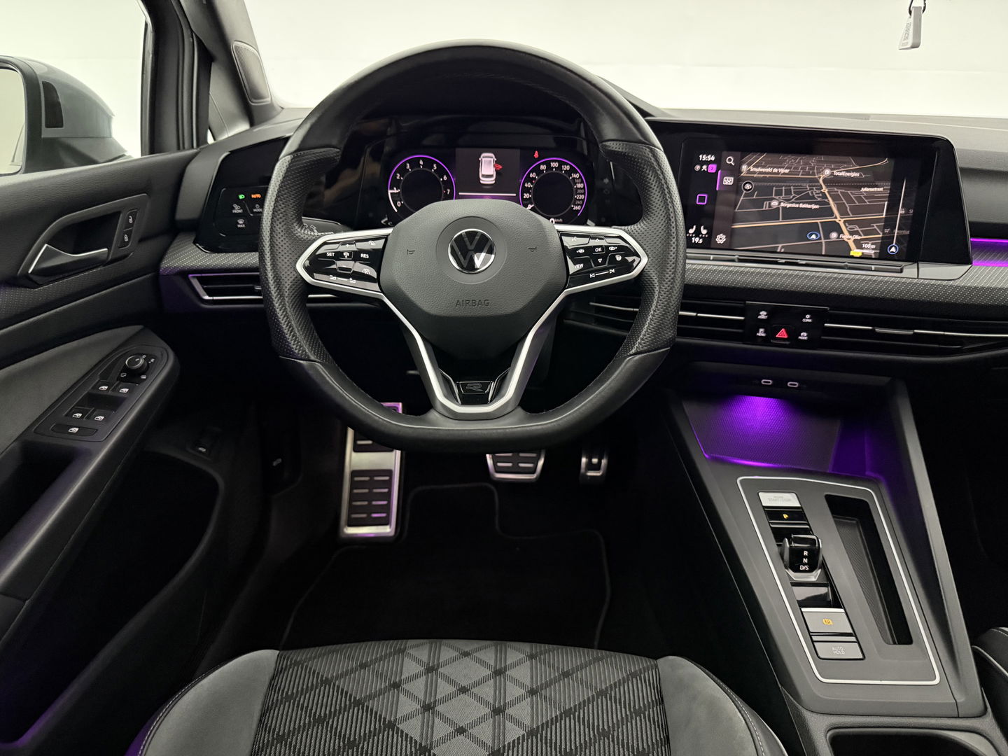 Volkswagen Golf Golf Variant 1.5 eTSI R-Line | Pano | Sfeerverl. | Stuur/Stoelverw. l Camera | Trekh.  | LED | Carplay l NAP