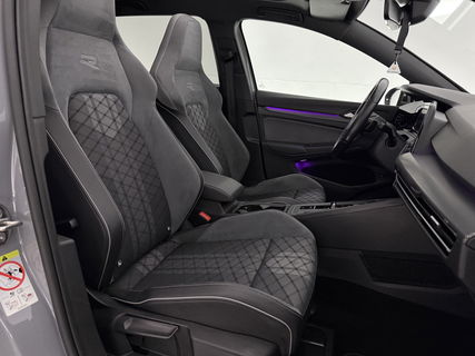 Volkswagen Golf 1.5 eTSI R-Line | Pano | Sfeerverl. | Camera | Trekhaak | LED | Carplay