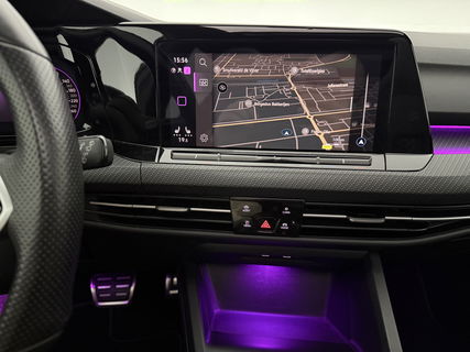 Volkswagen Golf 1.5 eTSI R-Line | Pano | Sfeerverl. | Camera | Trekhaak  | LED | Carplay