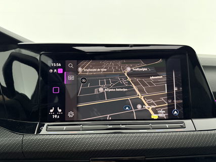 Volkswagen Golf 1.5 eTSI R-Line | Pano | Sfeerverl. | Camera | Trekhaak  | LED | Carplay