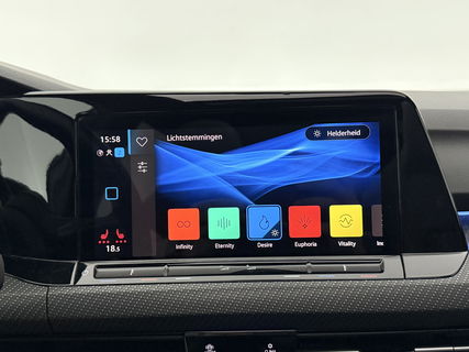 Volkswagen Golf 1.5 eTSI R-Line | Pano | Sfeerverl. | Camera | Trekhaak  | LED | Carplay