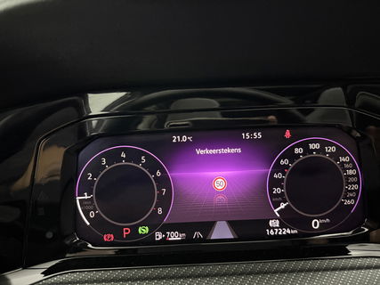 Volkswagen Golf 1.5 eTSI R-Line | Pano | Sfeerverl. | Camera | Trekhaak  | LED | Carplay