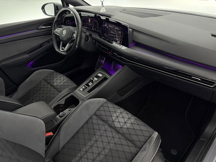 Volkswagen Golf 1.5 eTSI R-Line | Pano | Sfeerverl. | Camera | Trekhaak  | LED | Carplay