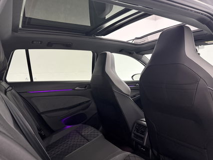 Volkswagen Golf 1.5 eTSI R-Line | Pano | Sfeerverl. | Camera | Trekhaak  | LED | Carplay