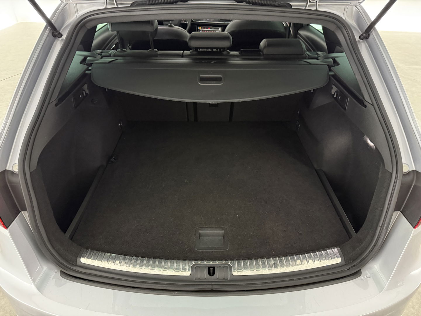 Volkswagen Golf Golf Variant 1.5 eTSI R-Line | Pano | Sfeerverl. | Stuur/Stoelverw. | Camera | Trekh. | LED | Carplay | NAP