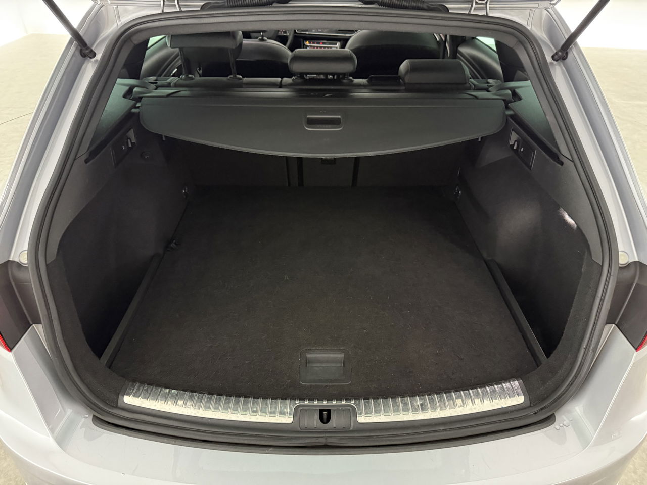 Volkswagen Golf 1.5 eTSI R-Line | Pano | Sfeerverl. | Camera | Trekhaak | LED | Carplay
