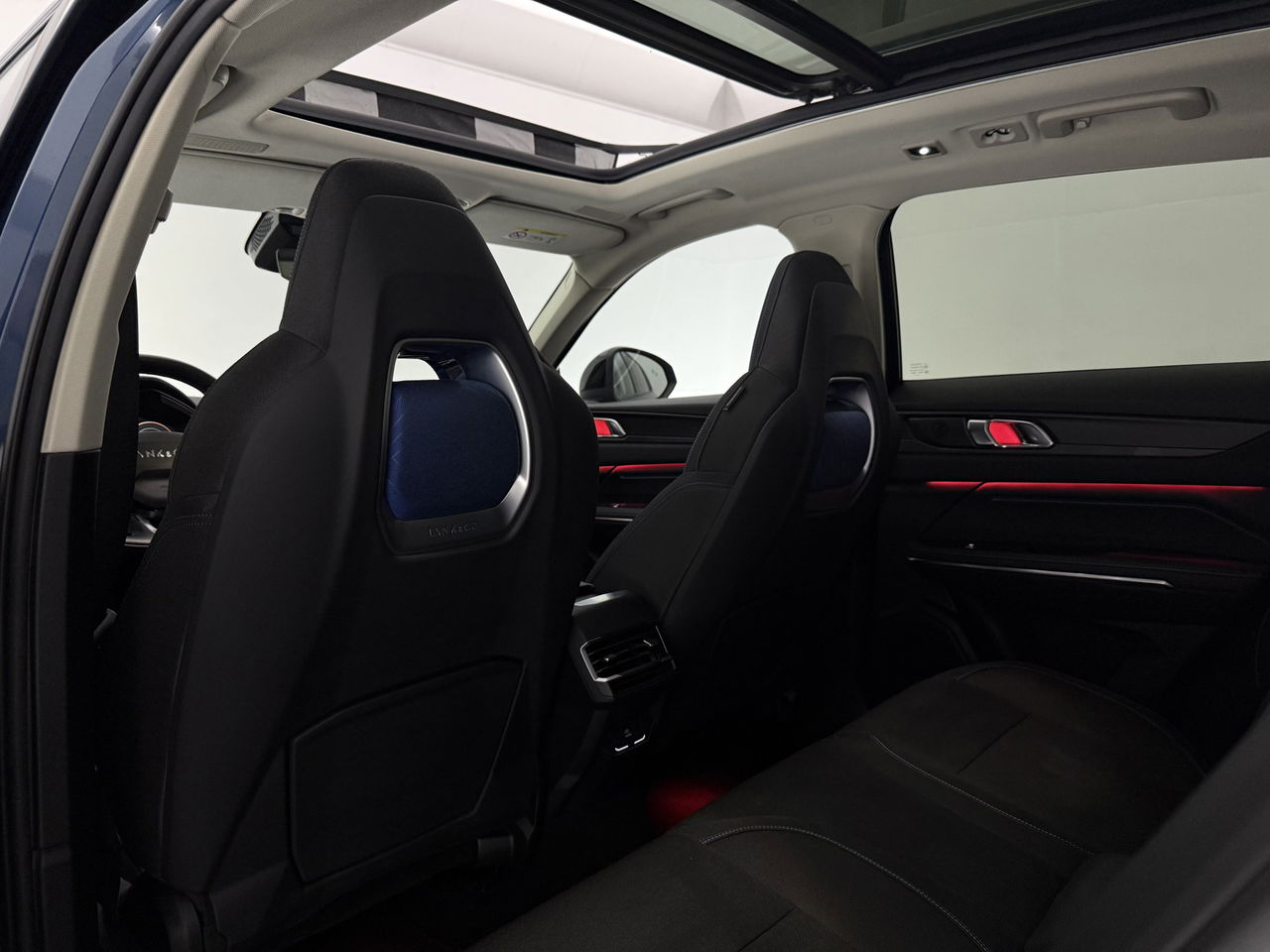 Lynk Co 01 1.5 | UNIEK Matte Grijs | 262PK Pano LED Sfeer 360Camera Memory ACC Virtual Carplay Clima Navi 20"LMV