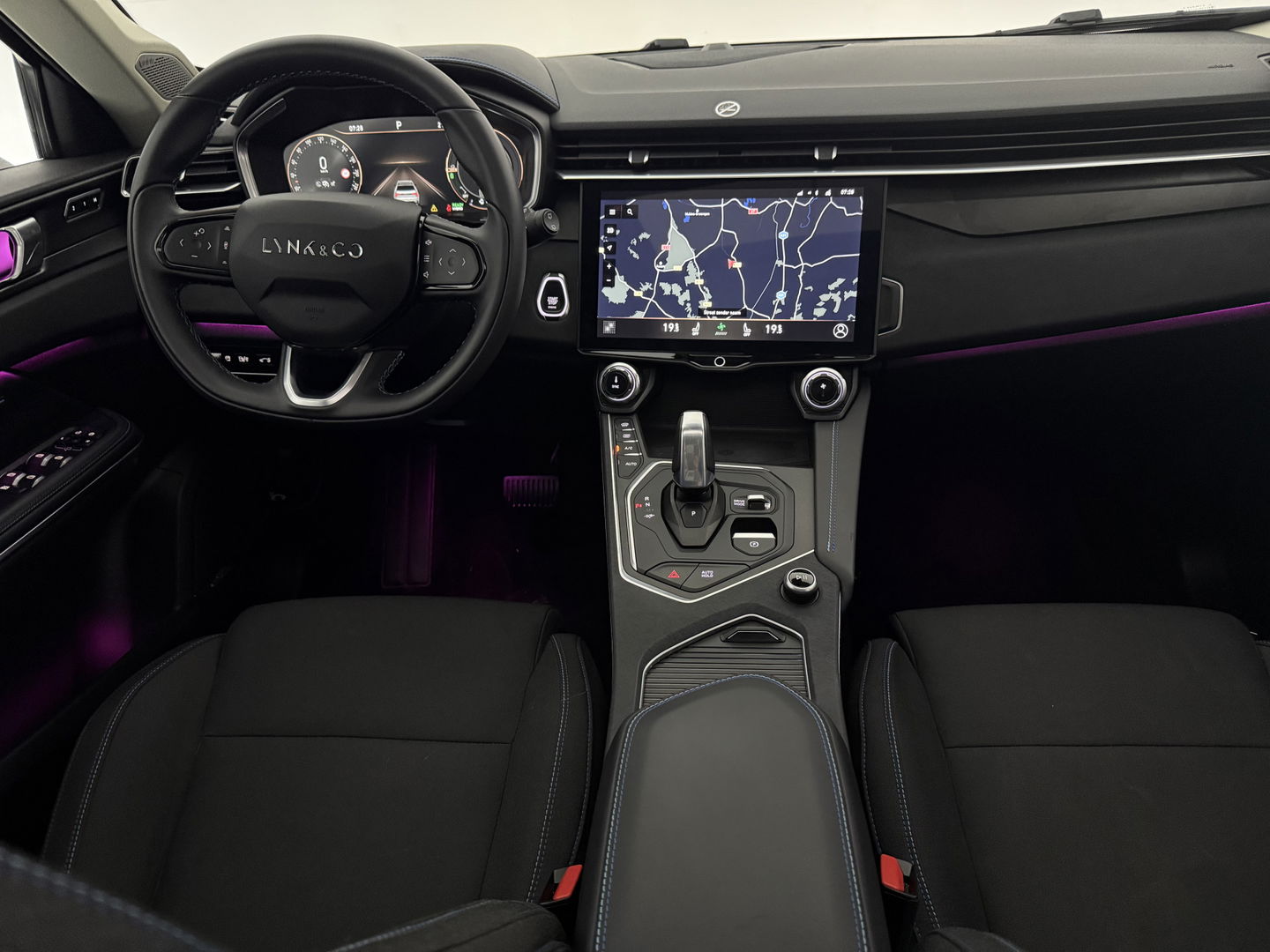 Lynk Co 01 1.5 | UNIEK Matte Grijs | 262PK l Pano l Sfeerverl. l 360° l  Memory l Virtual l Carplay l Adaptive
