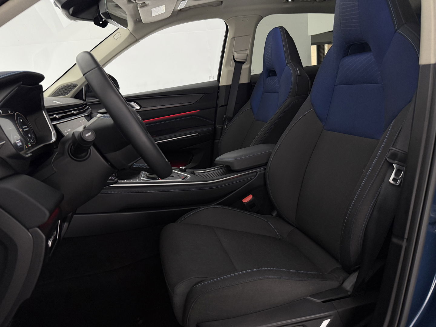 Lynk Co 01 1.5 | UNIEK Matte Grijs | 262PK l Pano l Sfeerverl. l 360° l  Memory l Virtual l Carplay l Adaptive