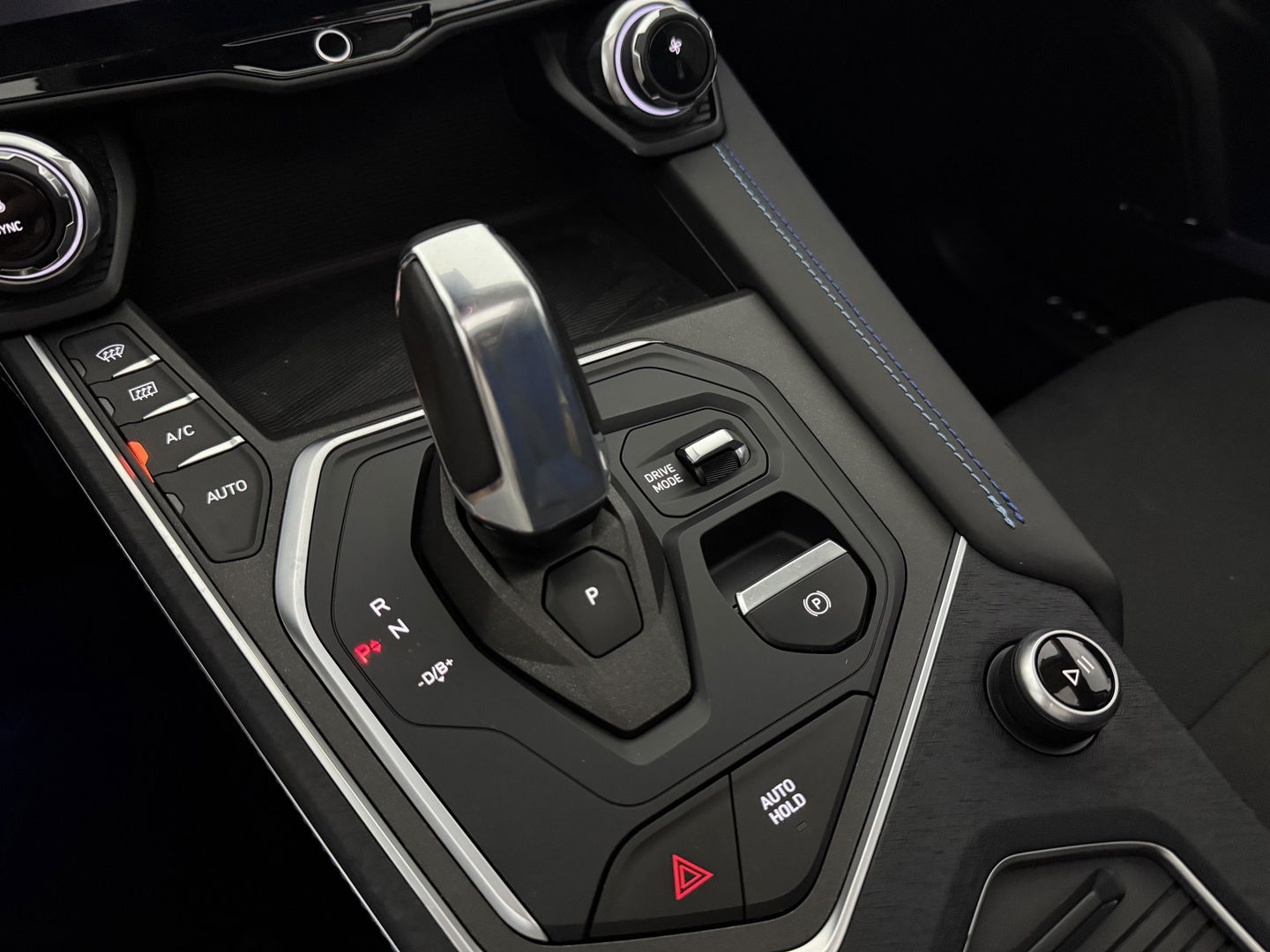 Lynk Co 01 1.5 | UNIEK Matte Grijs | 262PK l Pano l Sfeerverl. l 360° l  Memory l Virtual l Carplay l Adaptive