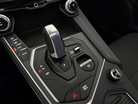 Lynk Co 01 1.5 | UNIEK Matte Grijs | 262PK l Pano l Sfeerverl. l 360° l  Memory l Virtual l Carplay l Adaptive
