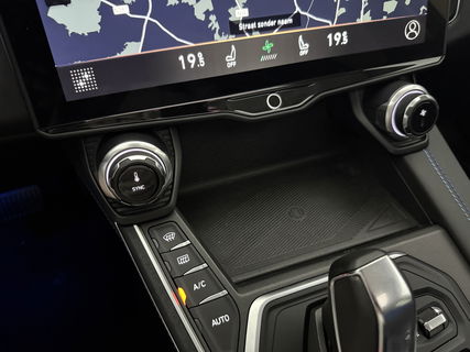 Lynk Co 01 1.5 | UNIEK Matte Grijs | 262PK Pano LED Sfeer 360Camera Memory ACC Virtual Carplay Clima Navi 20"LMV