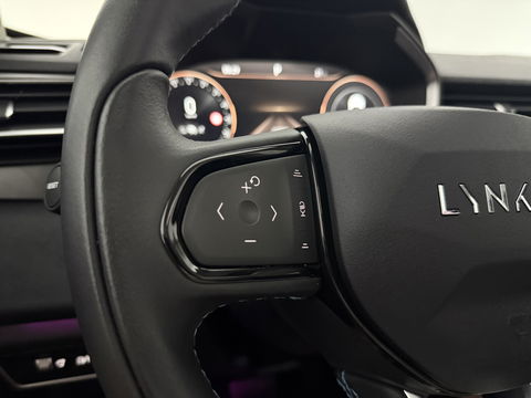 Lynk Co 01 1.5 | UNIEK Matte Grijs | 262PK l Pano l Sfeerverl. l 360° l  Memory l Virtual l Carplay l Adaptive