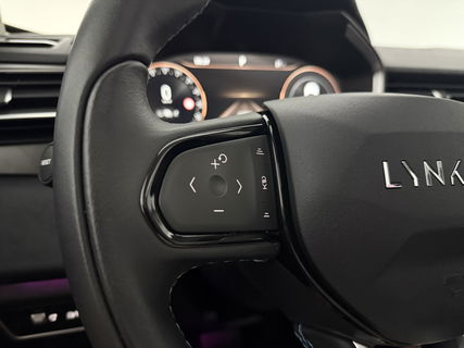 Lynk Co 01 1.5 | UNIEK Matte Grijs | 262PK Pano LED Sfeer 360Camera Memory ACC Virtual Carplay Clima Navi 20"LMV
