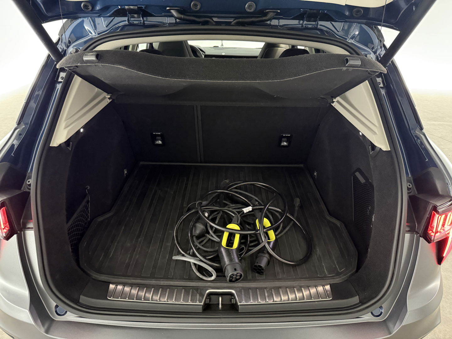 Lynk Co 01 1.5 | UNIEK Matte Grijs | 262PK l Pano l Sfeerverl. l 360° l  Memory l Virtual l Carplay l Adaptive
