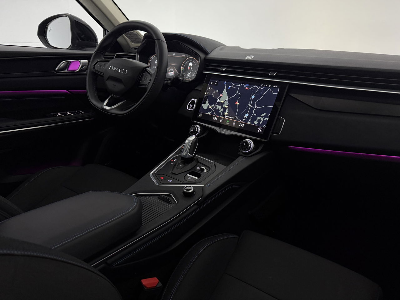 Lynk Co 01 1.5 | UNIEK Matte Grijs | 262PK Pano LED Sfeer 360Camera Memory ACC Virtual Carplay Clima Navi 20"LMV