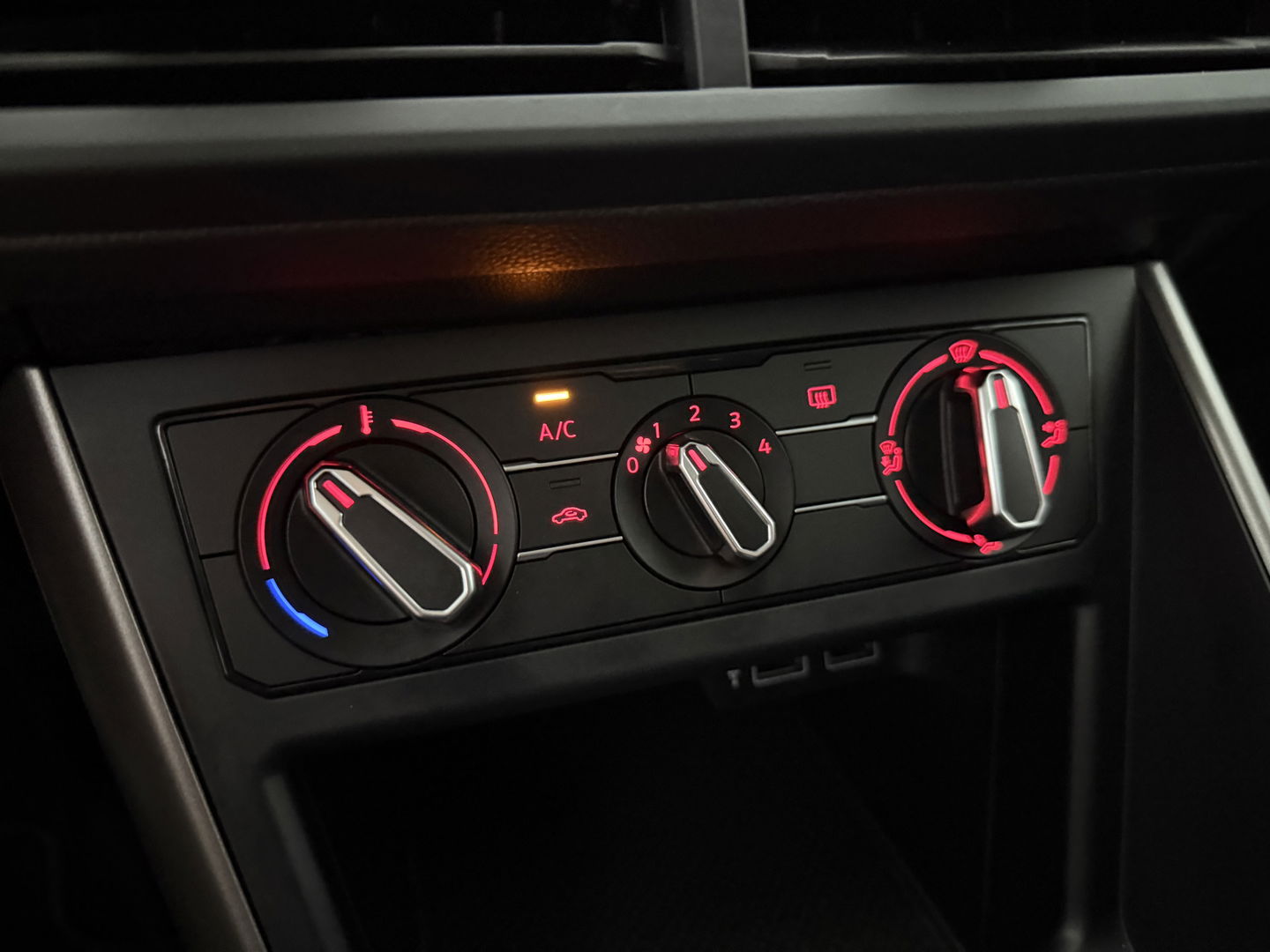 Volkswagen Polo 1.0 TSI | Carplay | Adaptive Cruise | LED | Navigatie | NAP