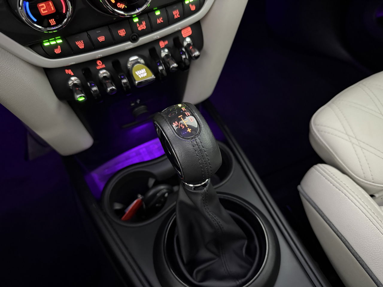 MINI Countryman 1.5 Cooper ALL4 Chili | 174PK | Pano | Sfeerverl. | HuD | Camera | Carplay | Adaptive Cruise | Leder