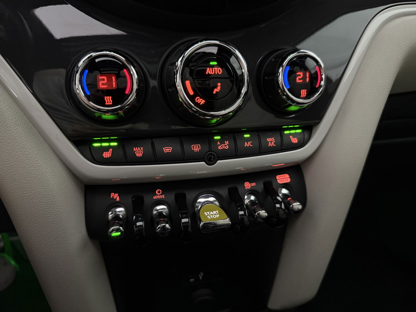MINI Countryman 1.5 Cooper ALL4 Chili | 174PK | Pano | Sfeerverl. | HUD | Memory l Camera | Carplay | Adaptive Cruise | Leder
