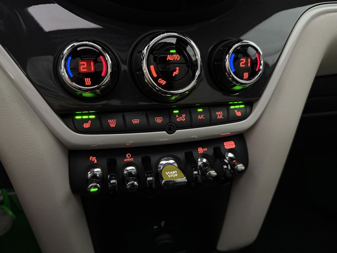 MINI Countryman 1.5 Cooper ALL4 Chili | 174PK | Pano | Sfeerverl. | HuD | Camera | Carplay | Adaptive Cruise | Leder