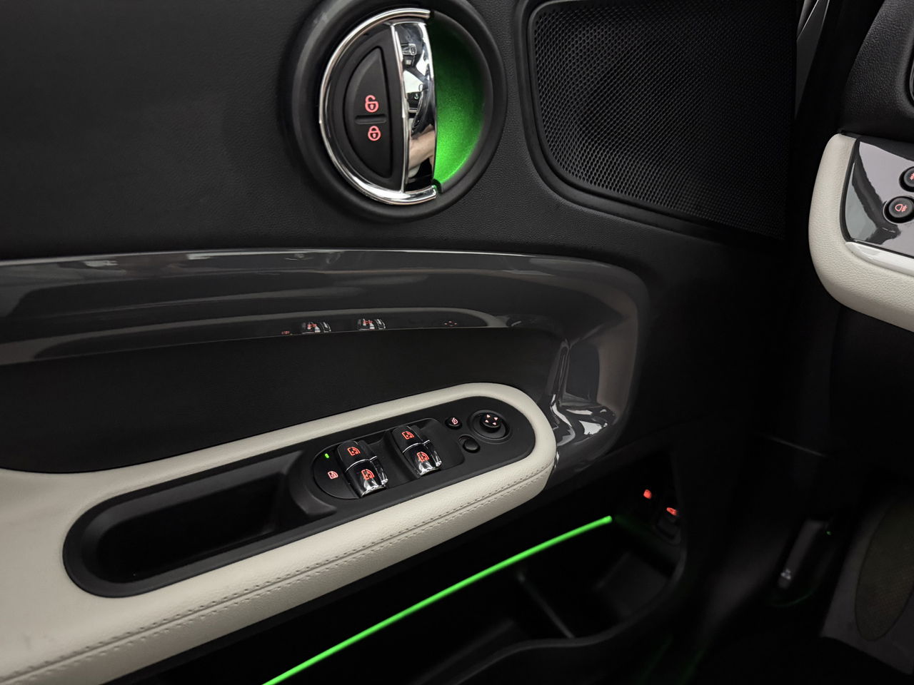 MINI Countryman 1.5 Cooper ALL4 Chili | 174PK | Pano | Sfeerverl. | HuD | Camera | Carplay | Adaptive Cruise | Leder