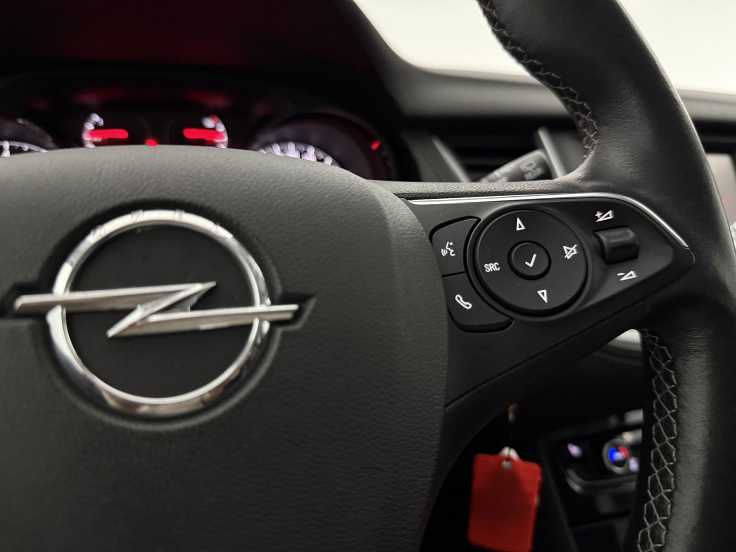 Opel Grandland X 1.2 Turbo Business Executive | Carplay | Stoel/Stuurverw | Navigatie | Cruise | Parkeersens. | LED
