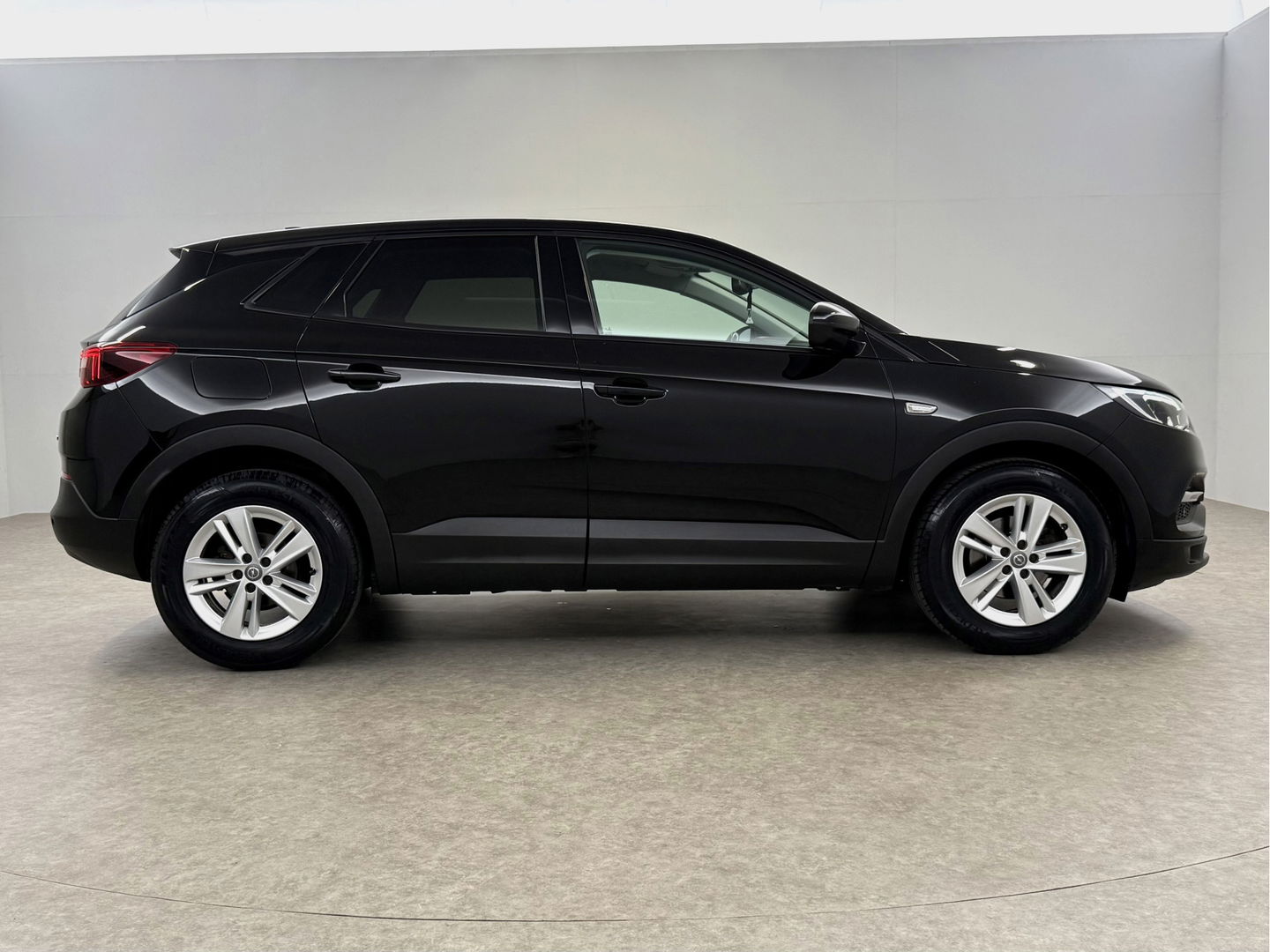 Opel Grandland X 1.2 Turbo Business Executive | Carplay | Stoel/Stuurverw | Navigatie | Cruise | Parkeersens. | LED