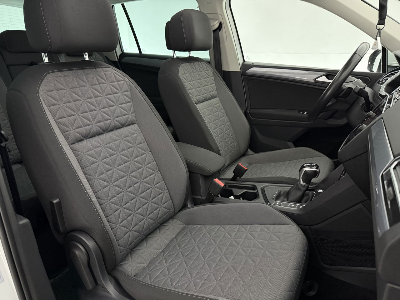 Volkswagen Tiguan 1.4 TSI eHybrid 225PK R-Line | Pano | IQ Light | Virtual | Carplay | Trekh | 18"LMV