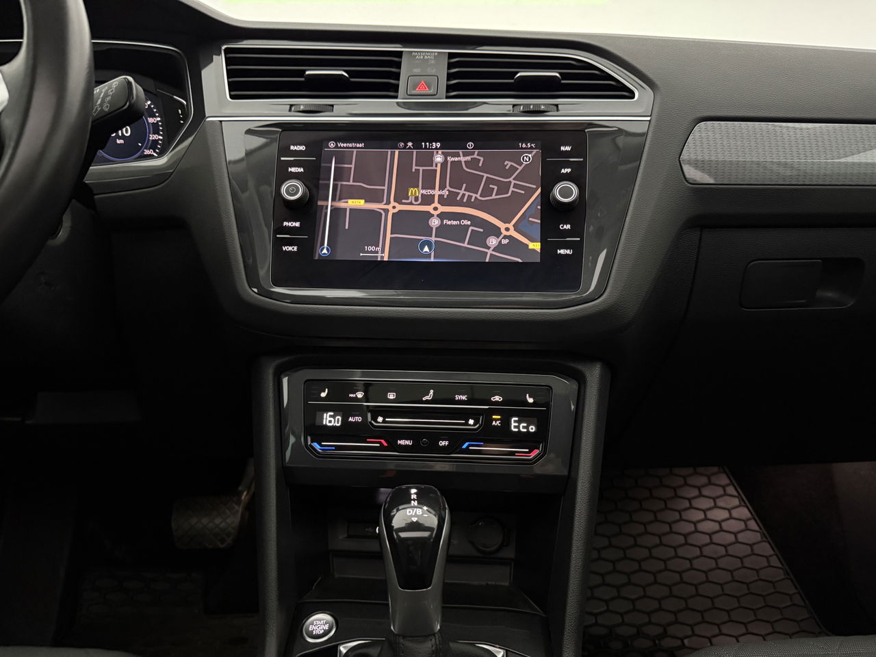 Volkswagen Tiguan 1.4 TSI eHybrid 225PK R-Line | Pano | IQ Light | Virtual | Carplay | Trekh | 18"LMV