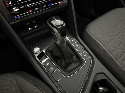 Volkswagen Tiguan 1.4 TSI eHybrid 225PK R-Line | Pano | IQ Light | Virtual | Stuur/Stoelverw. l Carplay | Trekh.