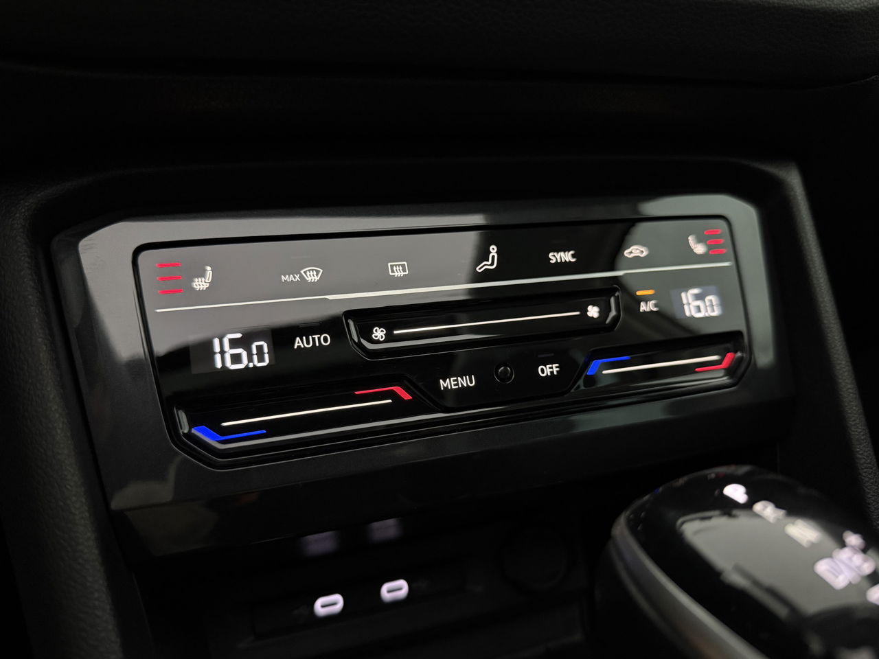 Volkswagen Tiguan 1.4 TSI eHybrid 225PK R-Line | Pano | IQ Light | Virtual | Carplay | Trekh | 18"LMV
