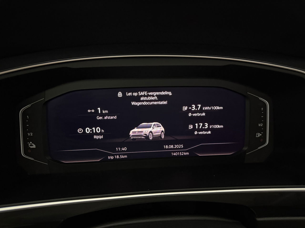 Volkswagen Tiguan 1.4 TSI eHybrid 225PK R-Line | Pano | IQ Light | Virtual | Carplay | Trekh | 18"LMV
