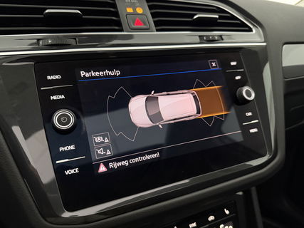 Volkswagen Tiguan 1.4 TSI eHybrid 225PK R-Line | Pano | IQ Light | Virtual | Carplay | Trekh | 18"LMV
