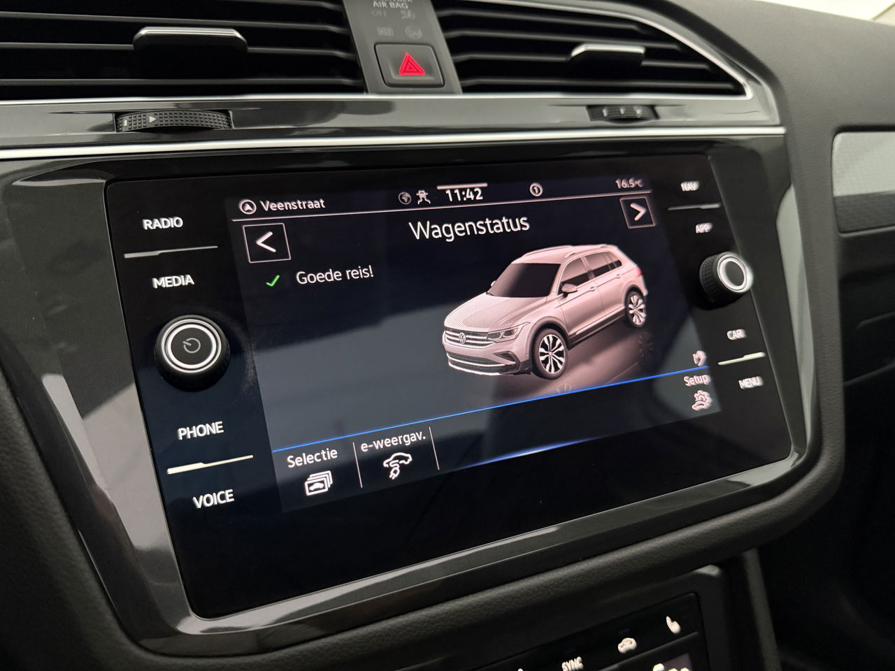 Volkswagen Tiguan 1.4 TSI eHybrid 225PK R-Line | Pano | IQ Light | Virtual | Carplay | Trekh | 18"LMV