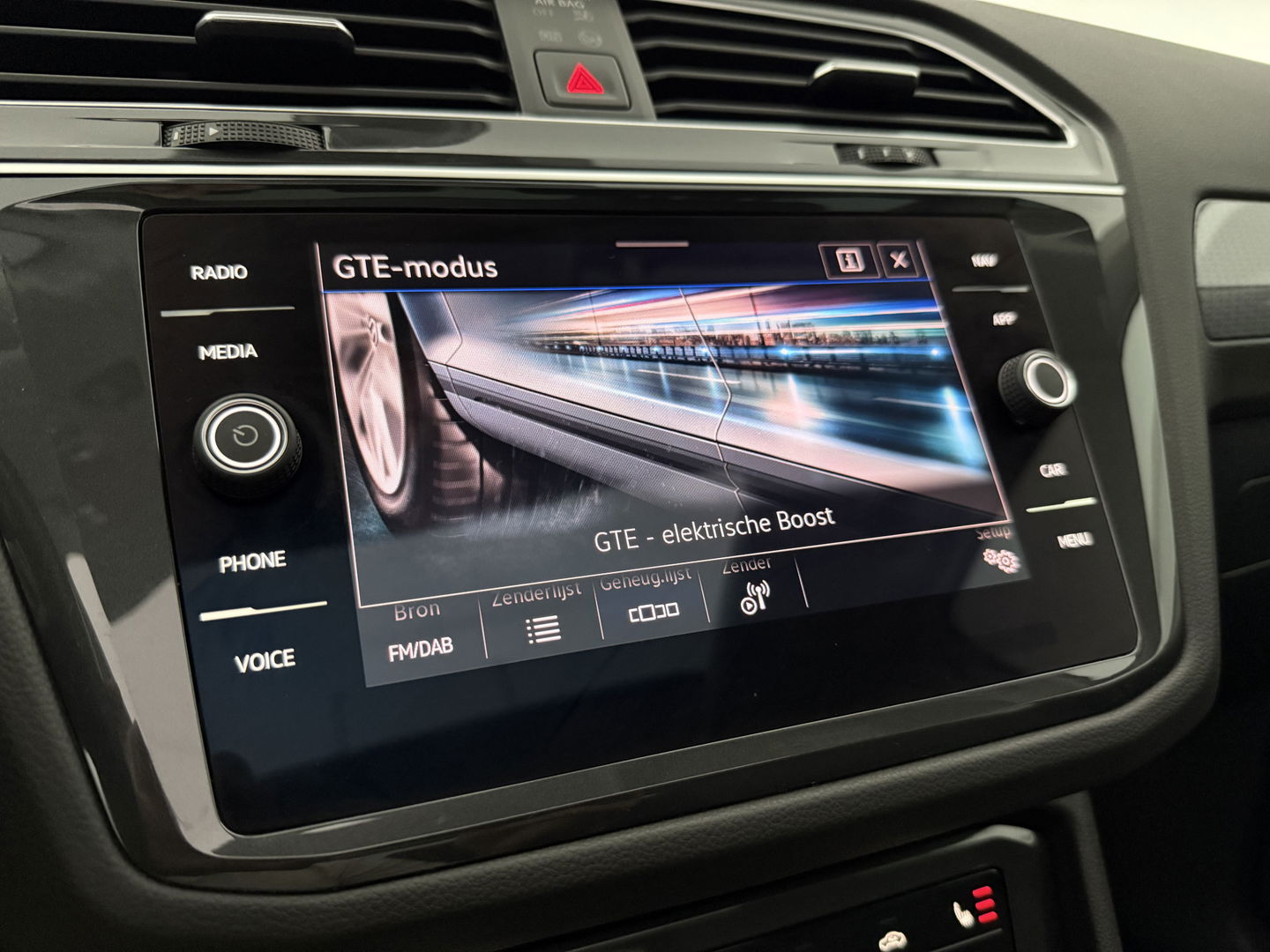 Volkswagen Tiguan 1.4 TSI eHybrid 225PK R-Line | Pano | IQ Light | Virtual | Stuur/Stoelverw. l Carplay | Trekh.