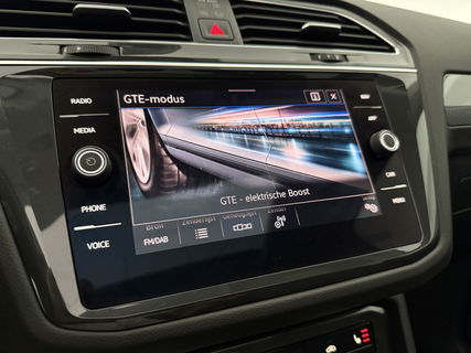 Volkswagen Tiguan 1.4 TSI eHybrid 225PK R-Line | Pano | IQ Light | Virtual | Carplay | Trekh | 18"LMV