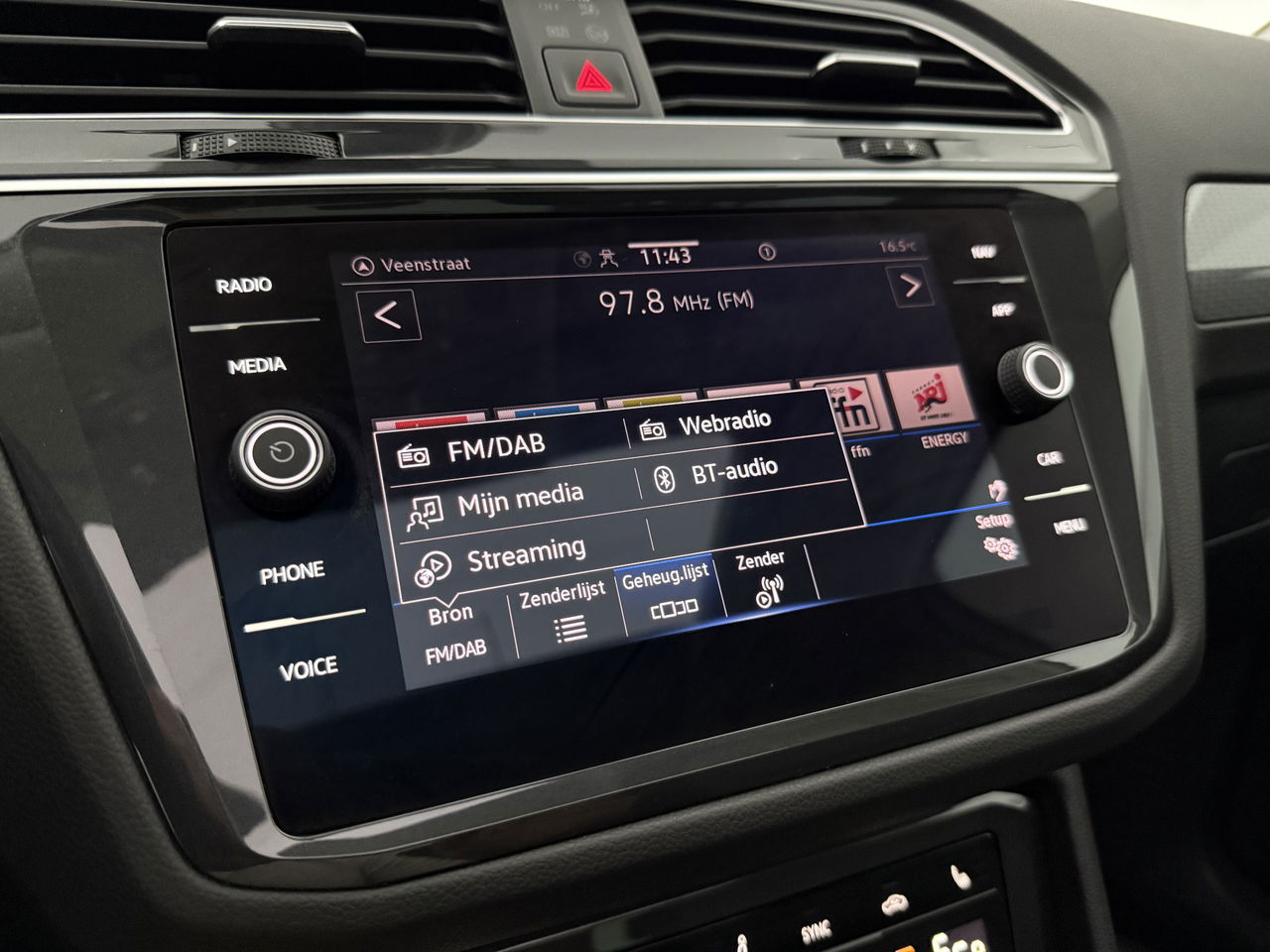 Volkswagen Tiguan 1.4 TSI eHybrid 225PK R-Line | Pano | IQ Light | Virtual | Carplay | Trekh | 18"LMV
