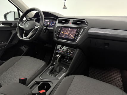 Volkswagen Tiguan 1.4 TSI eHybrid 225PK R-Line | Pano | IQ Light | Virtual | Carplay | Trekh | 18"LMV