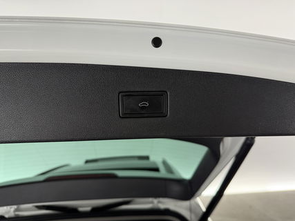 Volkswagen Tiguan 1.4 TSI eHybrid 225PK R-Line | Pano | IQ Light | Virtual | Carplay | Trekh | 18"LMV