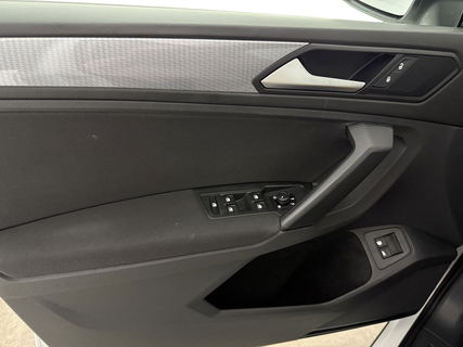 Volkswagen Tiguan 1.4 TSI eHybrid 225PK R-Line | Pano | IQ Light | Virtual | Carplay | Trekh | 18"LMV