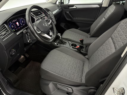 Volkswagen Tiguan 1.4 TSI eHybrid 225PK R-Line | Pano | IQ Light | Virtual | Carplay | Trekh | 18"LMV