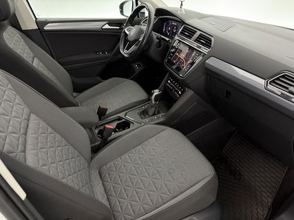 Volkswagen Tiguan 1.4 TSI eHybrid 225PK R-Line | Pano | IQ Light | Virtual | Carplay | Trekh | 18"LMV