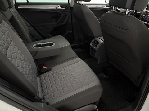 Volkswagen Tiguan 1.4 TSI eHybrid 225PK R-Line | Pano | IQ Light | Virtual | Stuur/Stoelverw. l Carplay | Trekh.