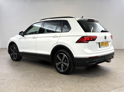 Volkswagen Tiguan 1.4 TSI eHybrid 225PK R-Line | Pano | IQ Light | Virtual | Carplay | Trekh | 18"LMV