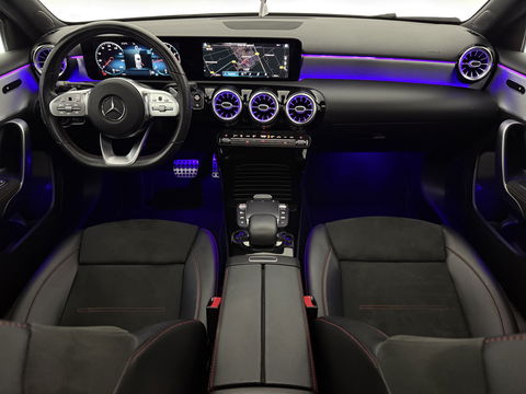 Mercedes-Benz A-Klasse 180 AMG | Pano | Sfeerverl. | Virtual | Carplay | Cruise | Parkeersens. | NAP