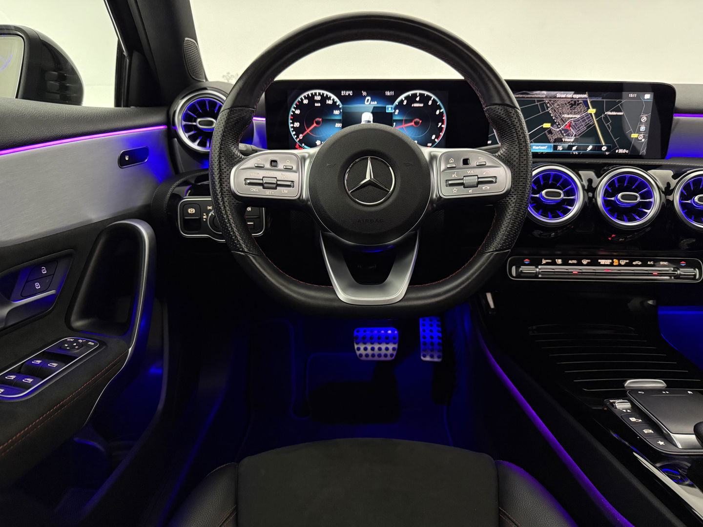 Mercedes-Benz A-Klasse 180 AMG | Pano | Sfeerverl. | Virtual | Carplay | Cruise | Parkeersens. | NAP