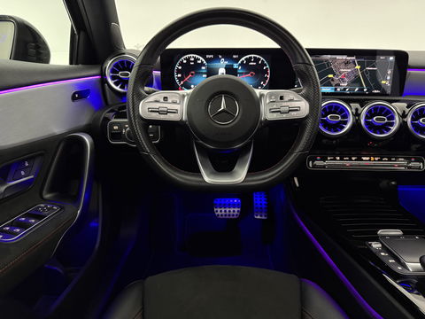 Mercedes-Benz A-Klasse 180 AMG | Pano | Sfeerverl. | Virtual | Carplay | Cruise | Parkeersens. | NAP