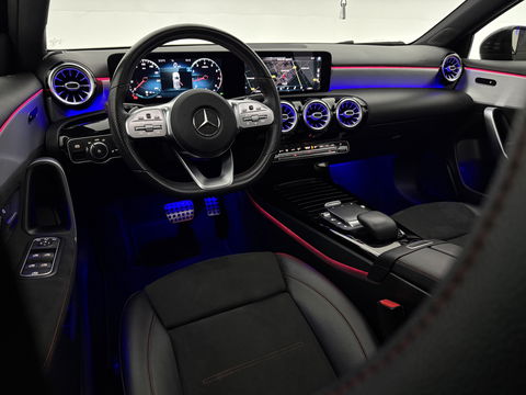 Mercedes-Benz A-Klasse 180 AMG | Pano | Sfeerverl. | Virtual | Carplay | Cruise | Parkeersens. | NAP